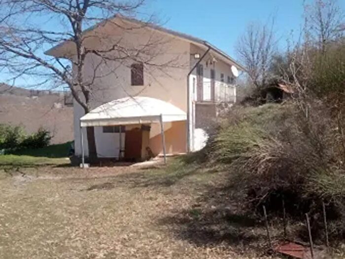 Casa quadrilocale in vendita in Contrada Castiglione Snc, Abriola
