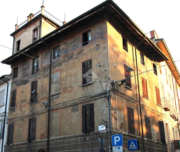 Appartamento con 9 locali in vendita in Piazzale Domenico Gazzadi, Sassuolo