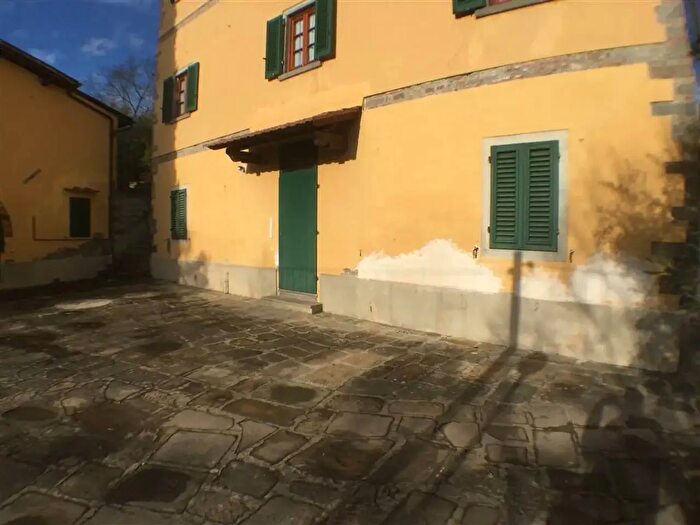 Appartamento trilocale in affitto in Lastra A Signa