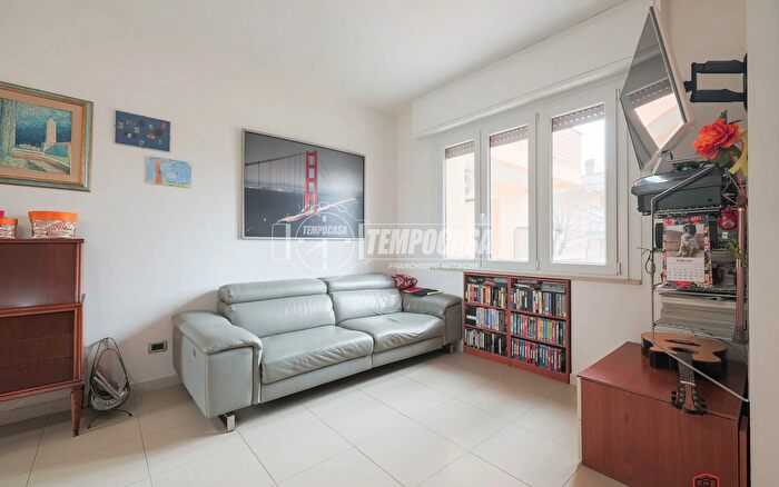 Appartamento con 5 locali in vendita in Via San Leo, Rimini