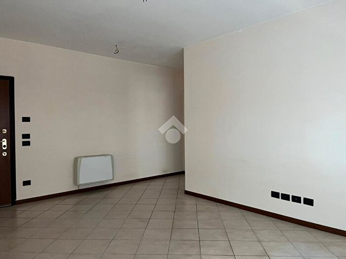 Appartamento trilocale in vendita in Via per Carpiano, Melegnano