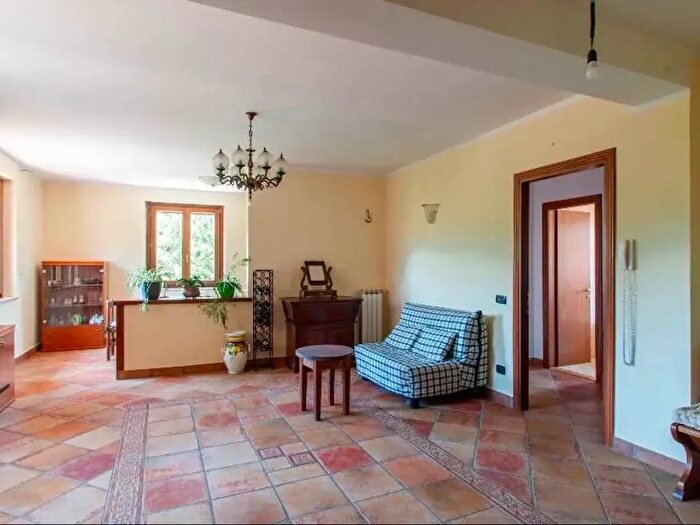 Appartamento trilocale in vendita in Via Molina, Nocera Umbra