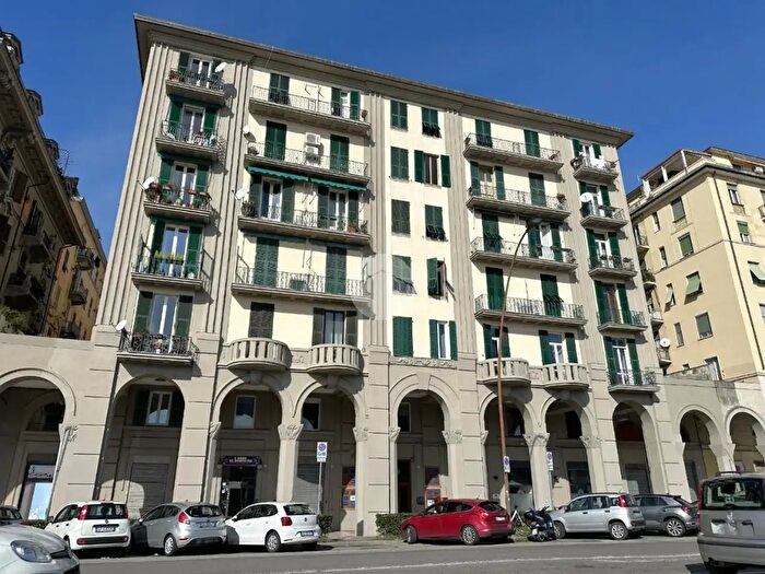 Appartamento con 5 locali in vendita in Viale Italia, La Spezia