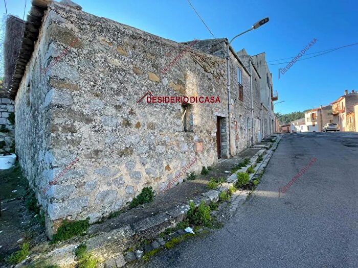 Casa trilocale in vendita in Via Calabrese, Pollena Trocchia