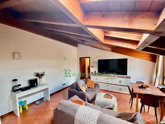 Appartamento trilocale in affitto in Via Vittorio Emanuele II, Centro Storico, Monza