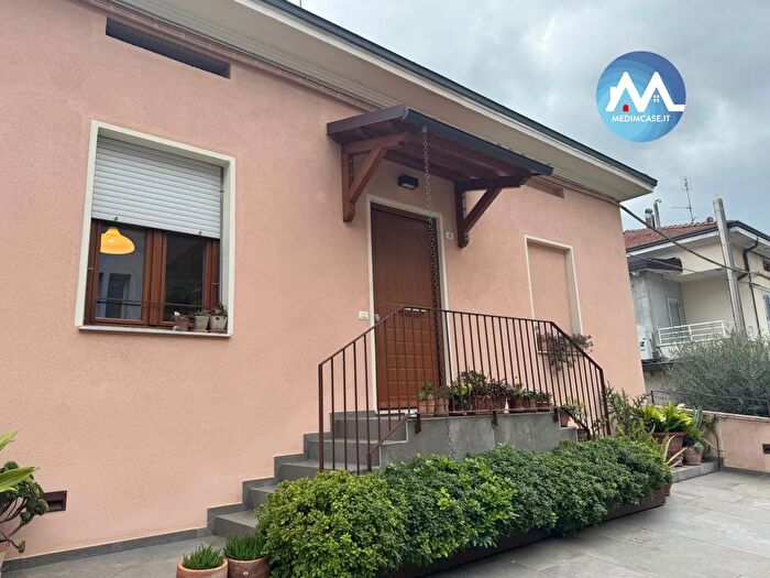 Casa quadrilocale in vendita in Via Gramsci, Vallefoglia