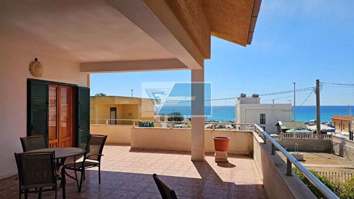 Casa con 7 locali in vendita in Noto