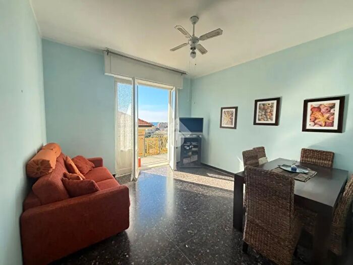 Appartamento trilocale in vendita in Largo Arcobaleno, Albissola Marina