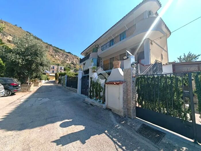 Appartamento bilocale in vendita in Via Fascione, Pozzuoli
