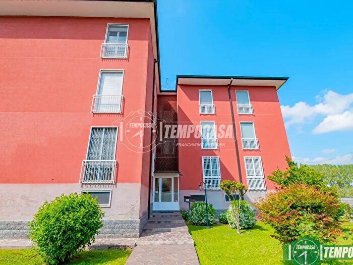 Appartamento trilocale in vendita in Via Don Andrea Maiocchi, Salerano Sul Lambro