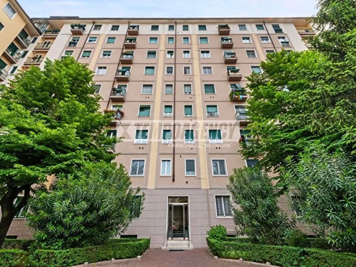Appartamento quadrilocale in vendita in Via Saldini, Milano
