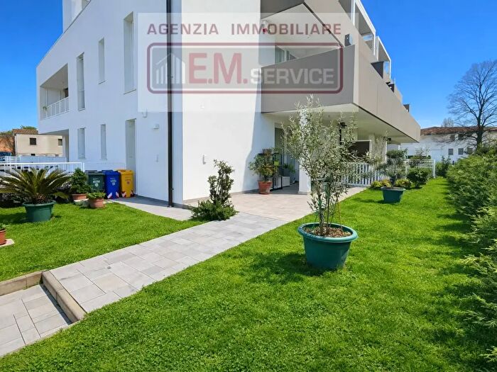 Appartamento trilocale in vendita in Via Vittorio Veneto, Casale Sul Sile