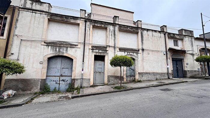 Appartamento con 6 locali in vendita in Corso XX Settembre, Militello In Val Di Catania