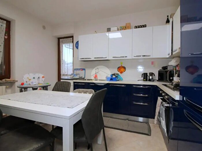 Appartamento quadrilocale in affitto in Via Alba, Santa Vittoria DAlba