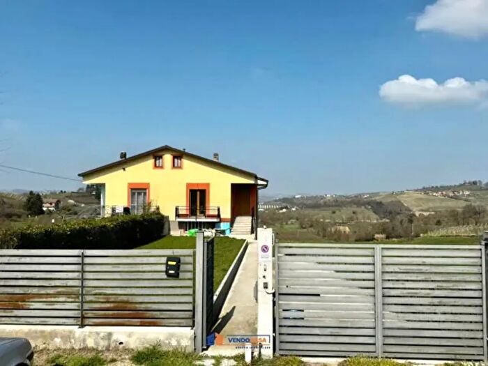 Casa con 5 locali in vendita in Via Valle Tanaro, Castagnole Delle Lanze