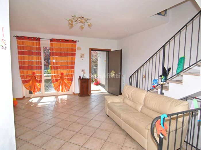 Casa con 6 locali in affitto in Via Renato Natali, Salviano, Livorno