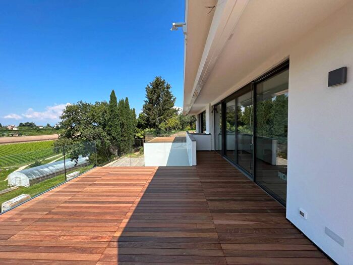 Casa trilocale in affitto in Lazise