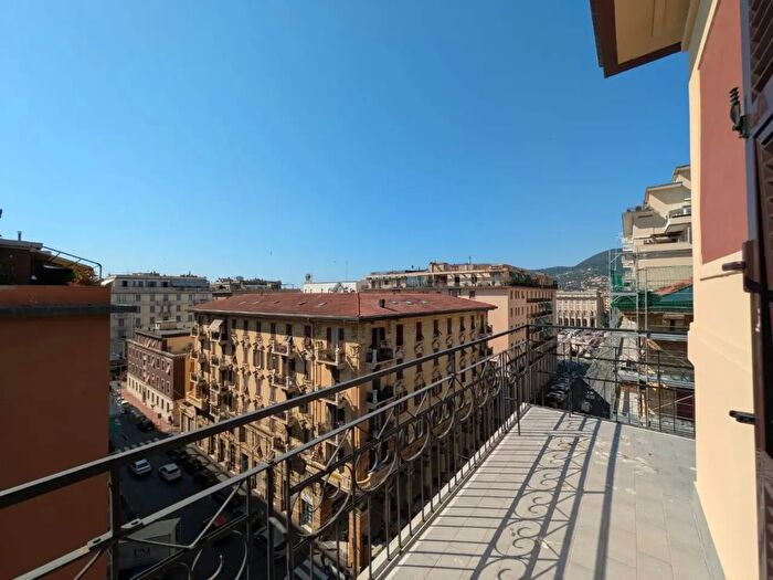 Appartamento con 5 locali in affitto in La Spezia