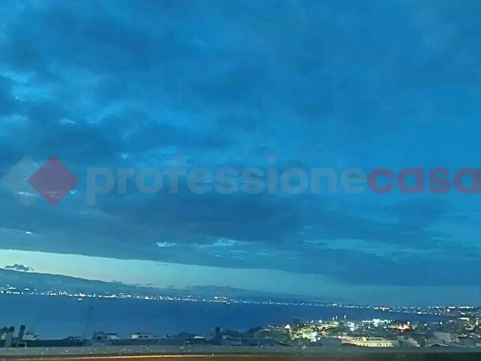 Appartamento con 6 locali in vendita in Via Villini Svizzeri, Reggio di Calabria