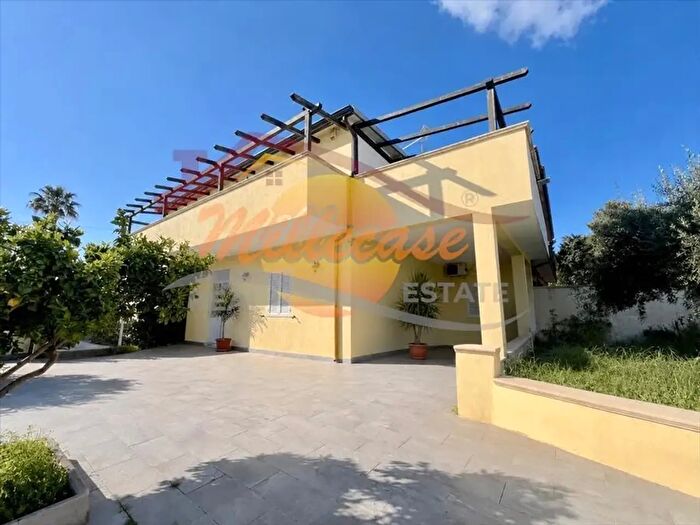 Casa con 8 locali in vendita in Via Elorina, Siracusa
