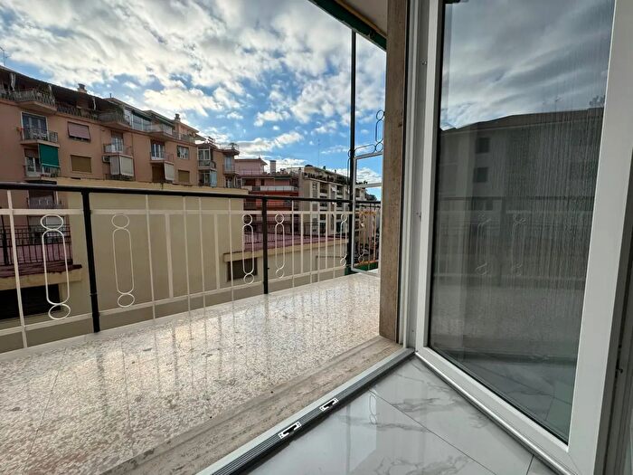 Appartamento bilocale in vendita in Strada San Martino, Sanremo