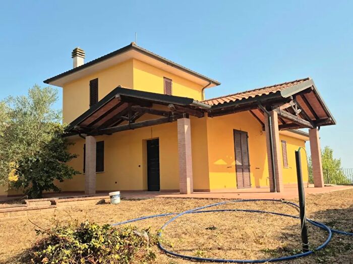 Casa con 7 locali in vendita in Suvereto