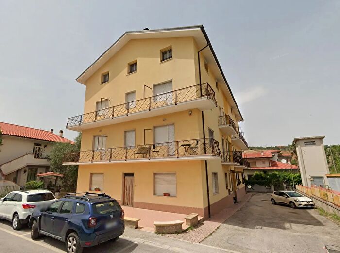 Appartamento con 5 locali in vendita in Via della Rinascita, Scafa