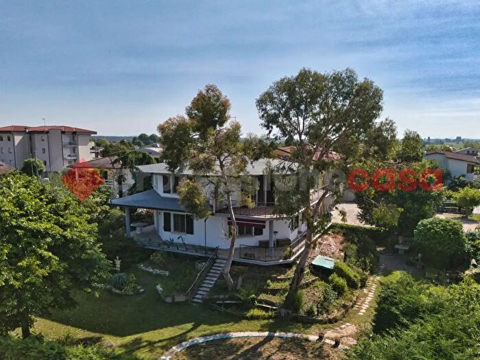 Casa con 12 locali in vendita in Via degli Atestini, Oppeano