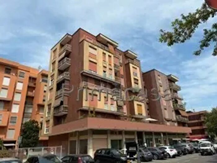 Appartamento trilocale in vendita in Via San Rocco, Monza