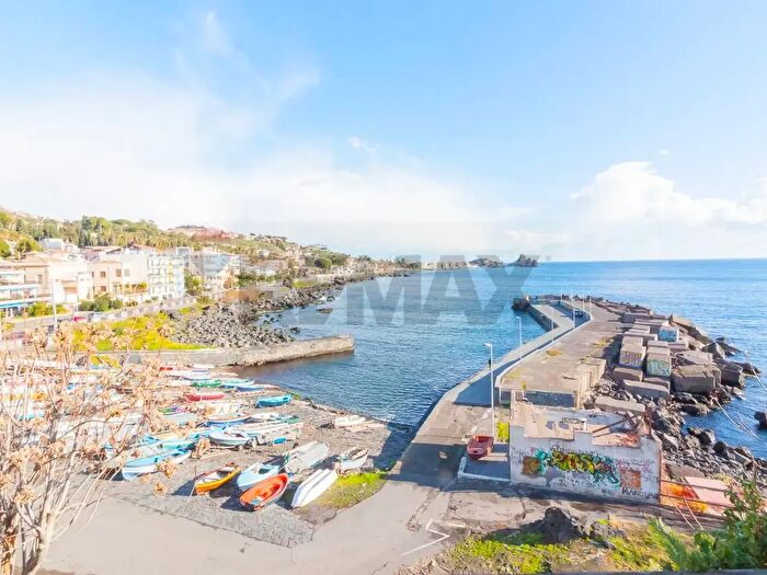 Casa con 6 locali in vendita in Via Vittorio Veneto, Aci Castello