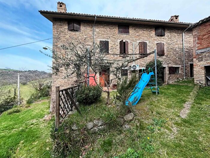 Casa con 5 locali in vendita in San Severino Marche