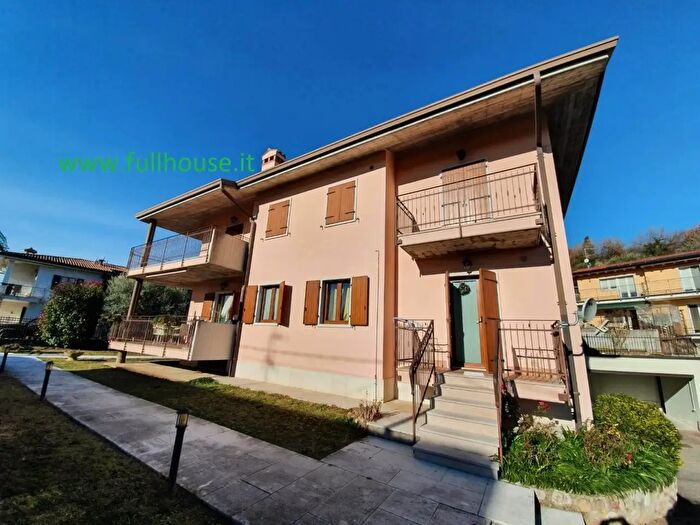 Appartamento trilocale in vendita in Via Boi, Caprino Veronese