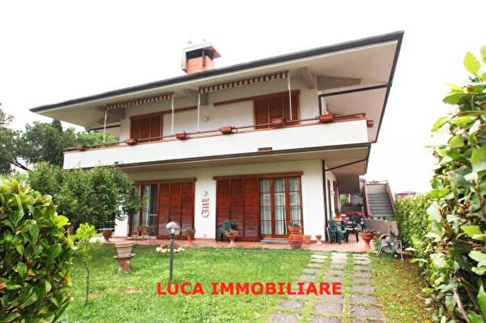 Appartamento con 6 locali in vendita in Via Novembre, Buggiano