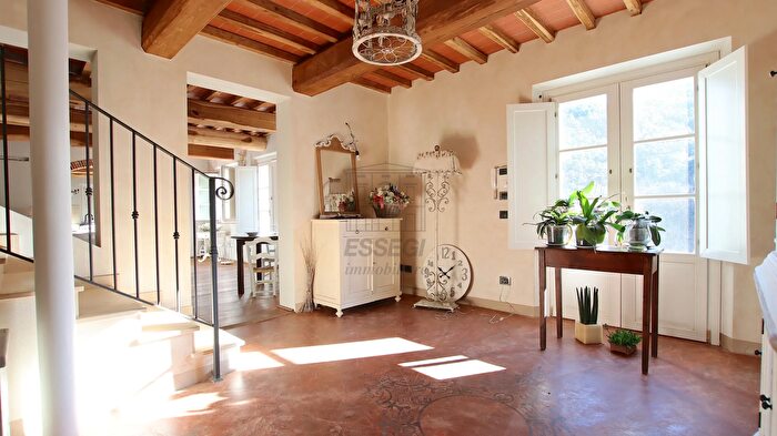 Casa con 9 locali in vendita in Via Milano, Capannori