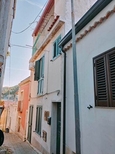 Casa quadrilocale in vendita in Salice, Messina