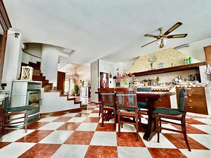 Casa con 5 locali in vendita in Via Monte Grappa, Caerano Di San Marco