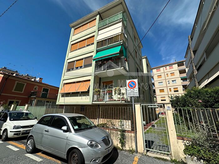 Appartamento con 8 locali in vendita in Via Giacomo Puccini, Albissola Marina