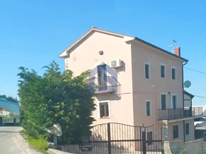 Casa con 6 locali in vendita in Via Teofilo Patini, Castel Frentano