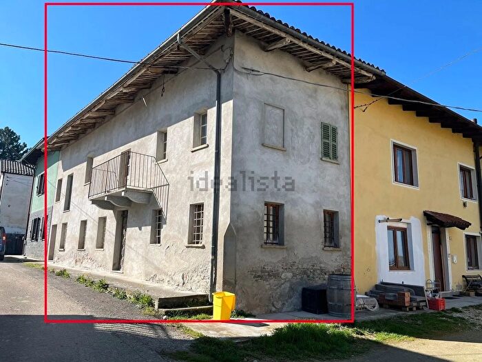 Casa con 7 locali in vendita in Calosso