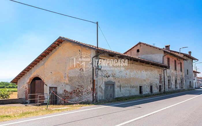 Appartamento con 10 locali in vendita in Via Cuneo, Fossano