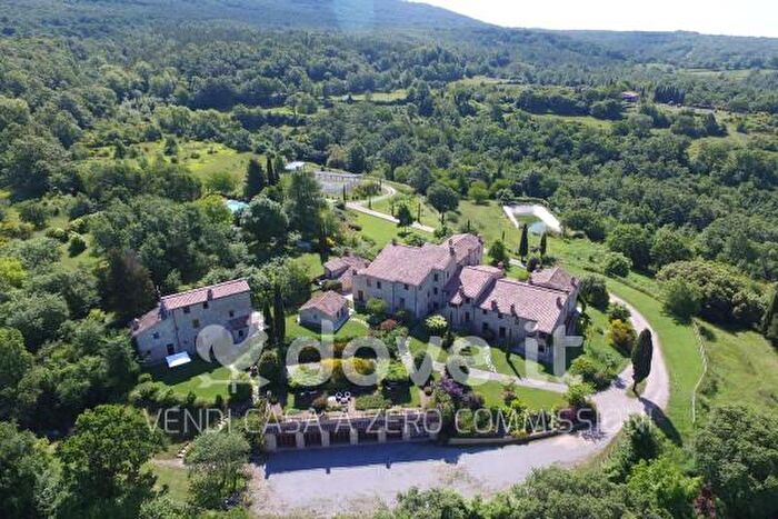 Appartamento quadrilocale in vendita in Strada Provinciale del Monte Amiata Snc, Pienza