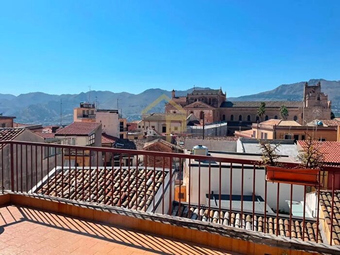 Casa con 6 locali in vendita in Via Cassarà, Monreale