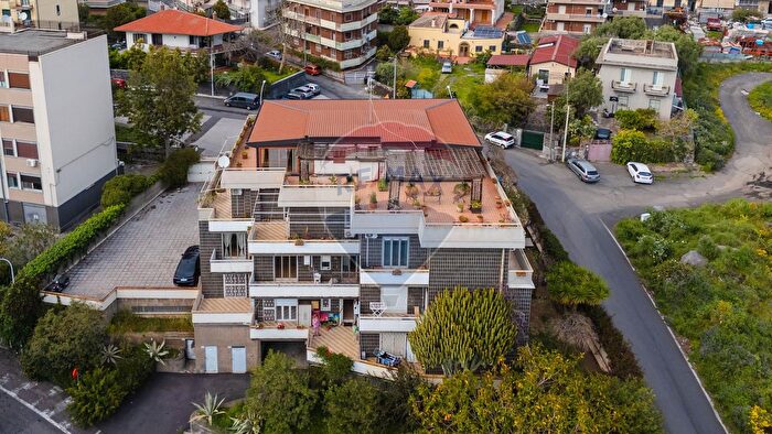 Appartamento con 6 locali in vendita in Via Domenico Morelli, Catania