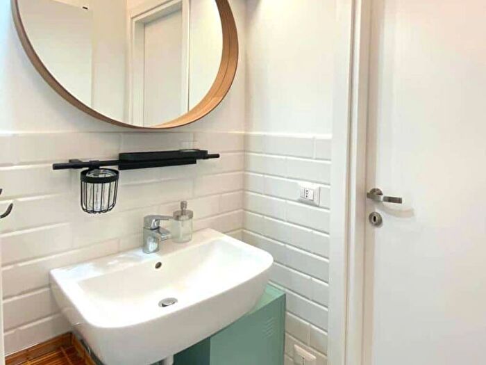 Appartamento trilocale in affitto in Via Arcivescovo Romilli, Corvetto, Milano