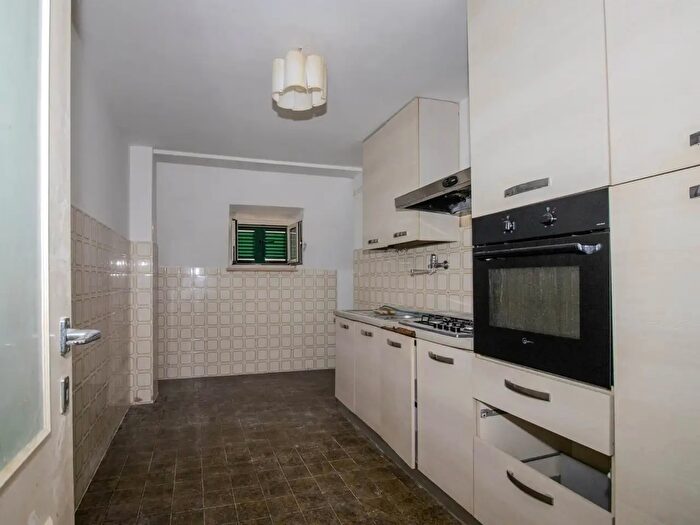 Appartamento con 5 locali in vendita in Via Campana, Montopoli Di Sabina