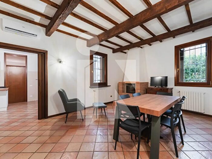 Casa con 18 locali in vendita in Mantova