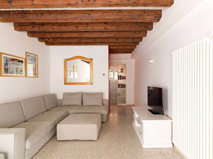 Appartamento quadrilocale in affitto in Dorsoduro, Accademia Salute, Venezia