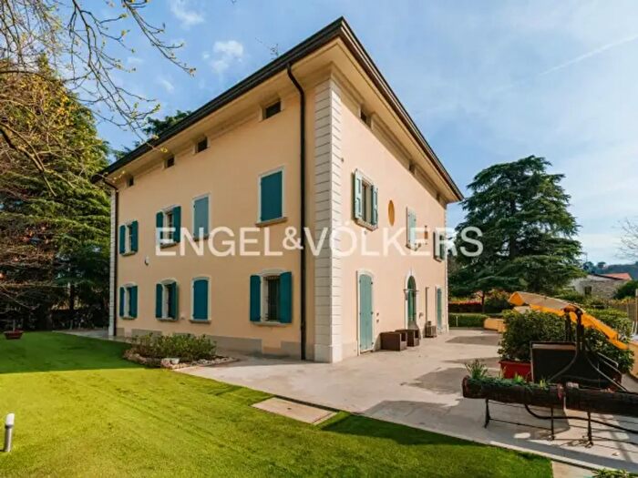 Casa con 6 locali in vendita in Via Porrettana, Sasso Marconi