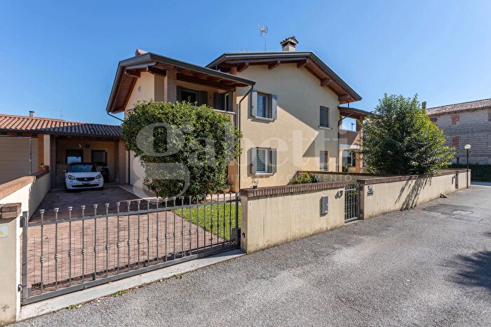 Casa con 8 locali in vendita in Via del Zuch, San Vito Al Tagliamento
