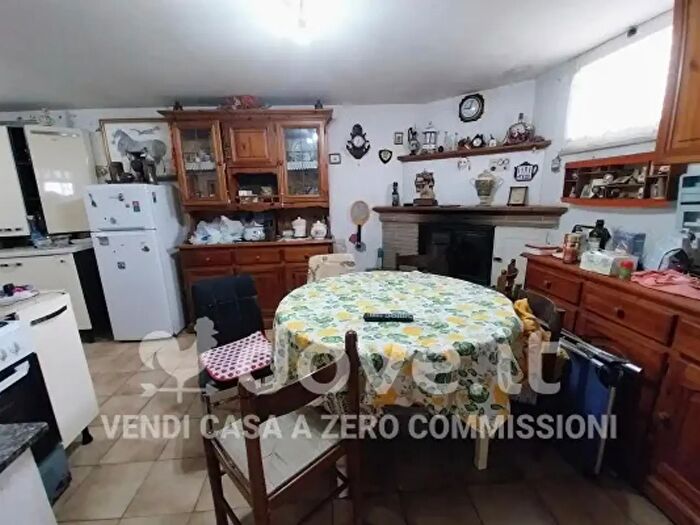 Casa trilocale in vendita in Via Roma, Lariano